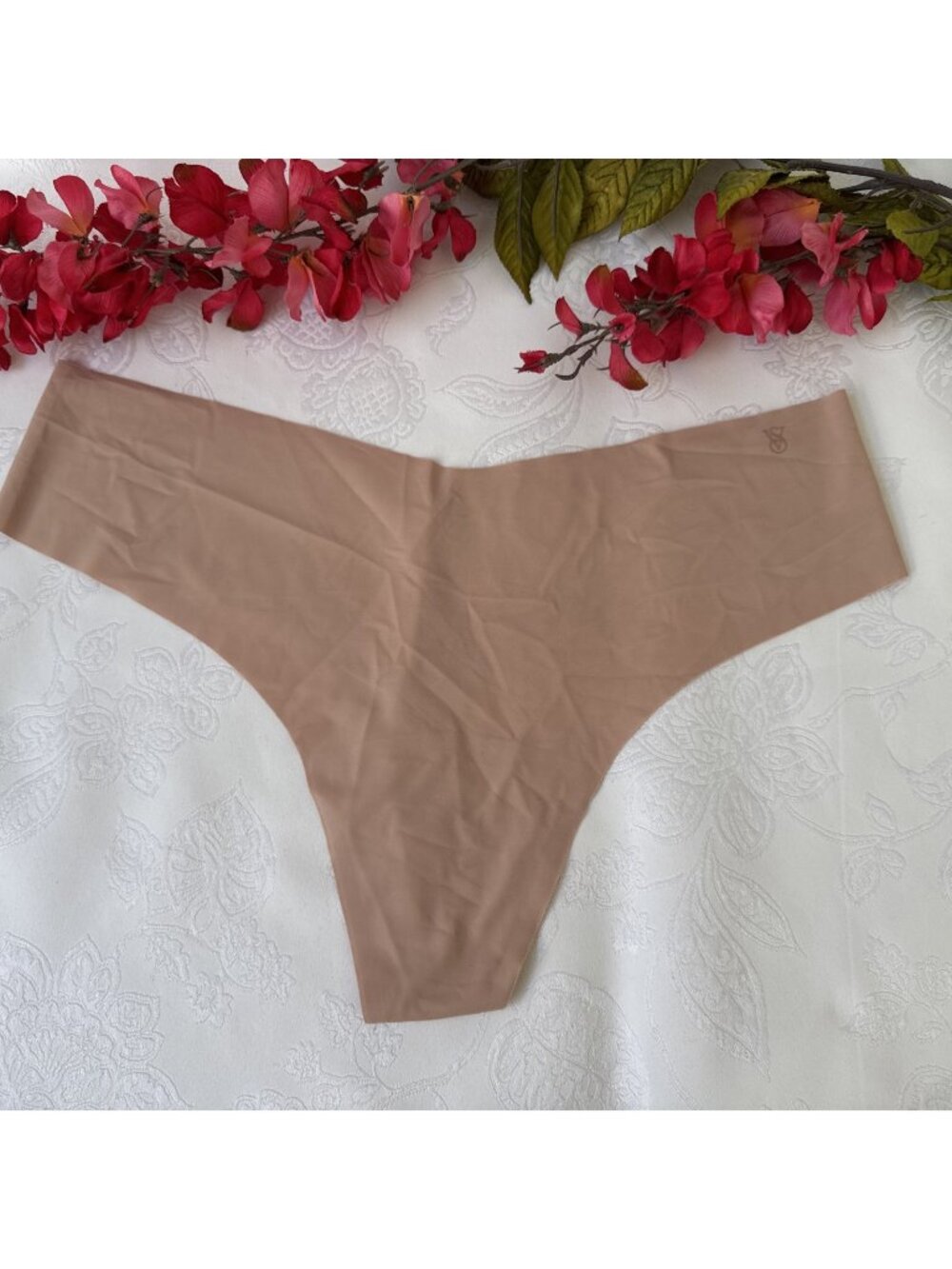 VICTORIA'S SECRET XL EXTRA LARGE SILKY NUDE BEIGE SEAMLESS THONG PANTIES NWT